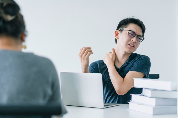 Triệu chứng đau cổ vai gáy thường gặp
