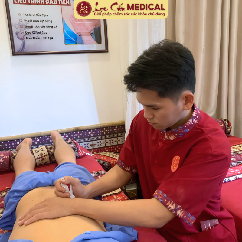Tinh chất từ các thảo dược thấm sâu vào qua da, hỗ trợ tái tạo mô sụn và giảm tình trạng tắc nghẽn cơ