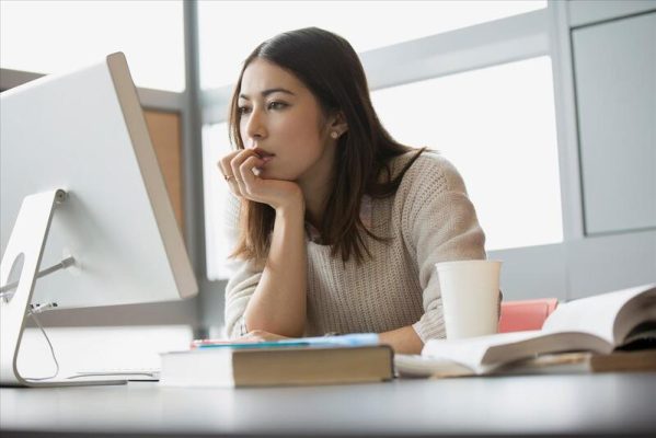Áp lực công việc, học tập có thể dẫn đến rối loạn giấc ngủ, mất ngủ