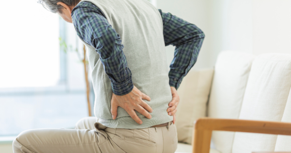 Thoái hóa cột sống gây tổn thương sụn khớp và đĩa đệm giữa các đốt sống