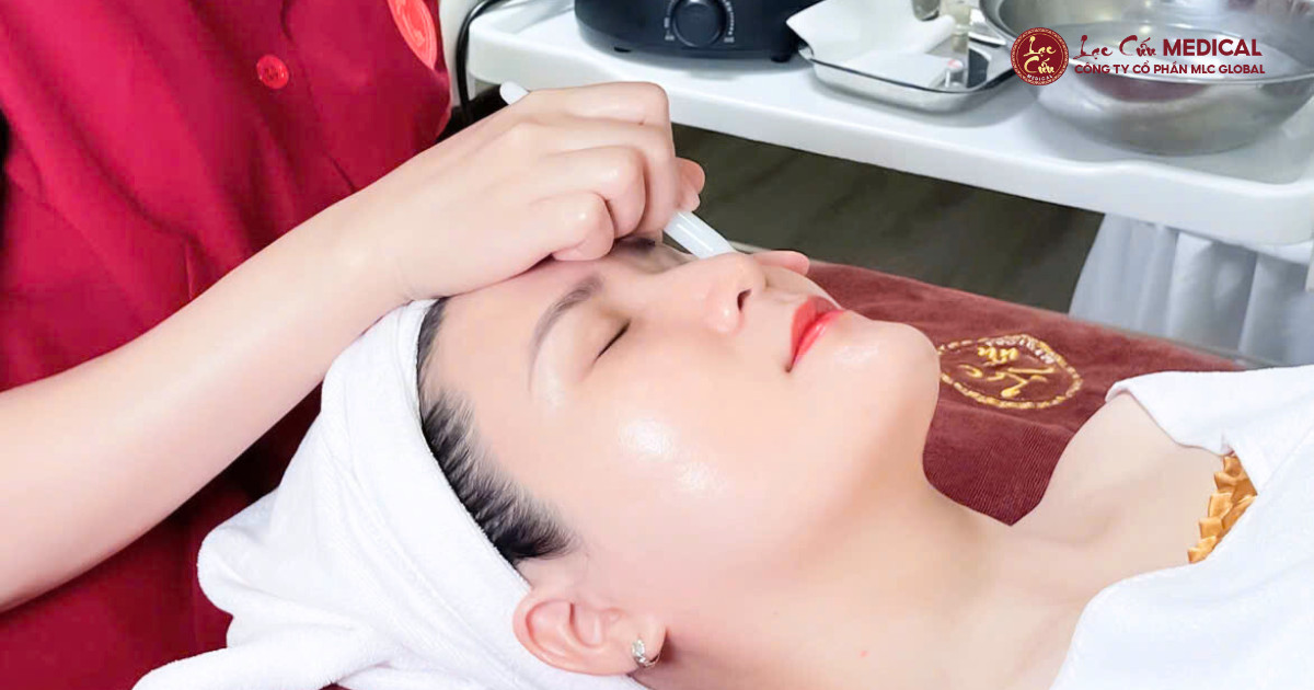 Lạc Cứu Trẻ Hóa Vùng Mặt_ Hơn Cả Chăm Da – Là Xoa Dịu Tâm Trí