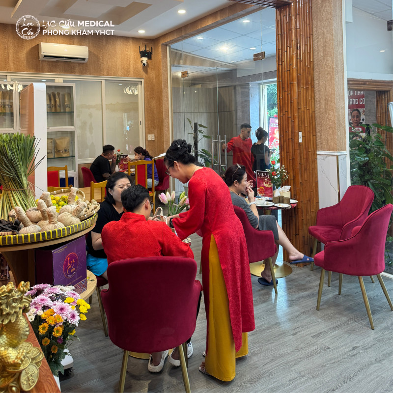 LẼ TÂN TIẾP