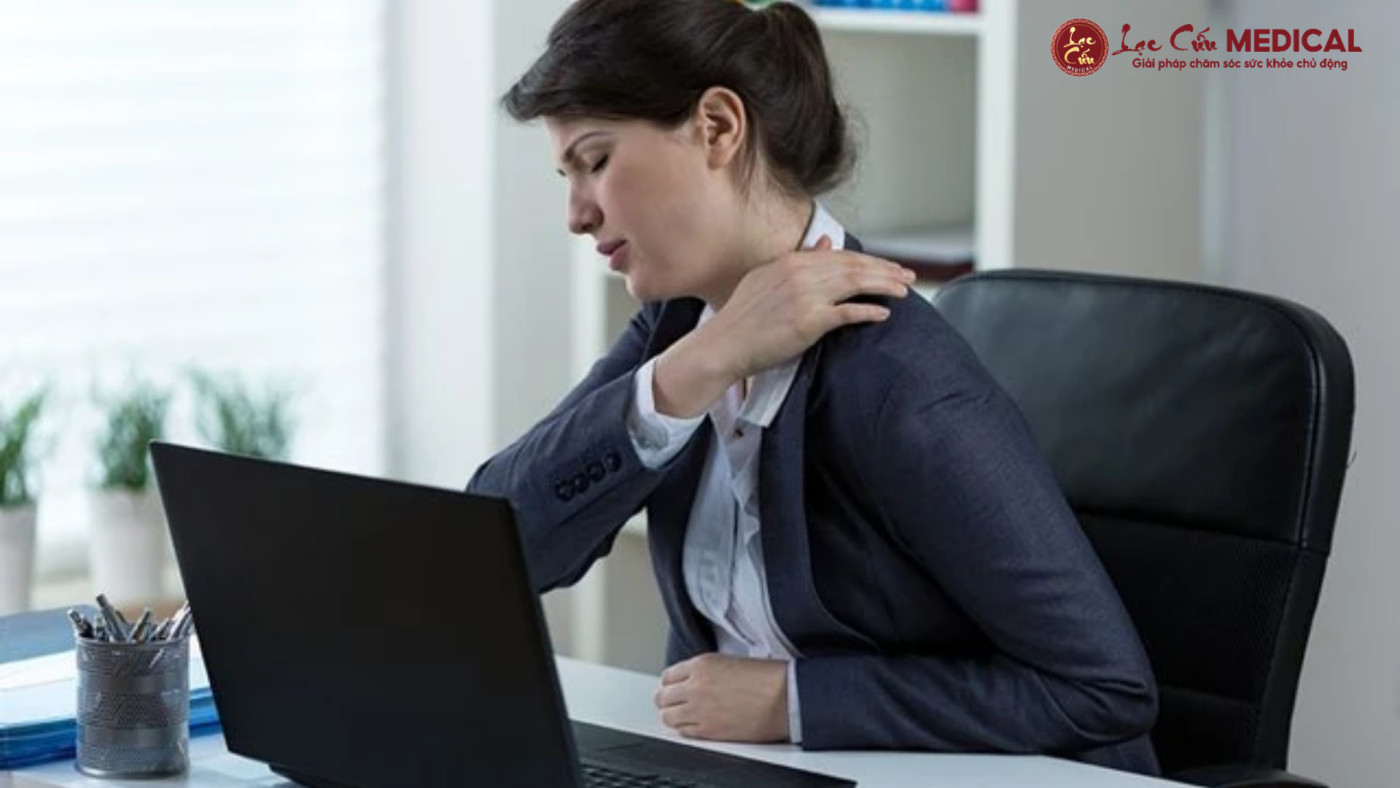 Dấu Hiệu Cho Thấy Vùng Cổ Vai Gáy Của Bạn Đang _Quá Tải